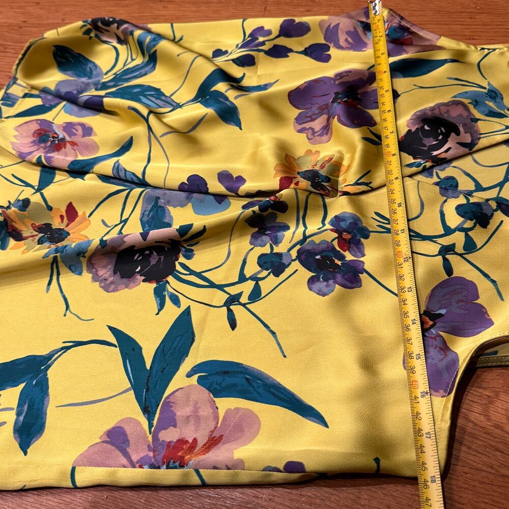 Cabi Complete Top 6730 Yellow Floral Sleeveless V-Neck Blouse XS Spring 2024 EUC - Picture 6 of 7
